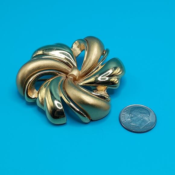 Vintage Large Gold Plated Monet Flower Brooch, 1.25 Inches, Smooth Satin Finish - Picture 7 of 7